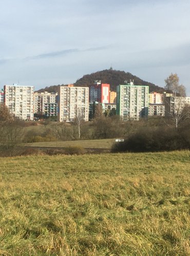 POHLED Z CYKLOSTEZKY NA SÍDLIŠTĚ ŠPIČÁK – FOTO: Marta Knauerová