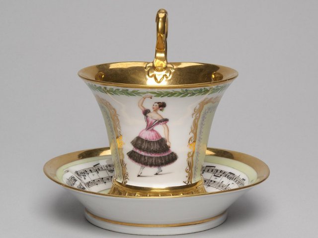V dobách největší slávy Fanny Elssler se vyrábělo mnoho suvenýrů - porcelánové figurky, litografie jejích tanců, upomínkové tisky, šálky na horkou čokoládu. Dvorní cukrář Coutar podle ní vyráběl malé sošky z cukru. 
Ze sbírek Theatermuseum, Wien