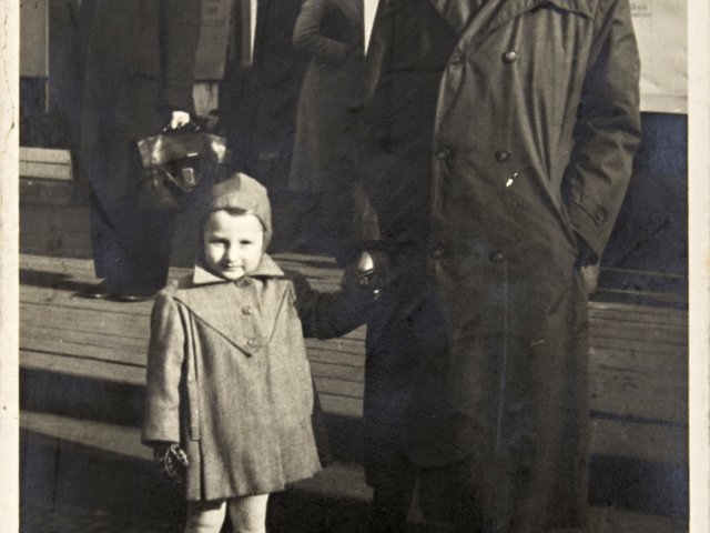 Alois Fürbacher s vnučkou Libuší v roce 1950