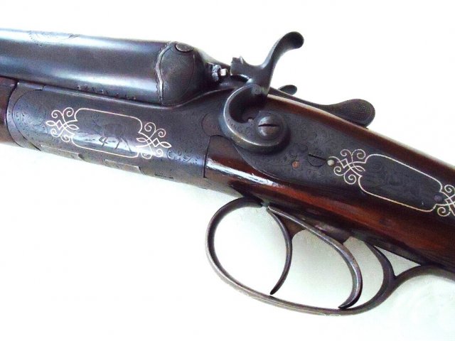 Detail zámku dvouhlavňové lovecké brokovnice Franze Josefa Knebela z roku 1924 v soukromé sbírce. Foto J. Hejl.