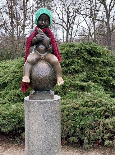 CHLAPEC S RYBOU, tentokrát v šále  a kulichu – symbol Františkových lázní, FOTO: Marta Knauerová, 2/2024
