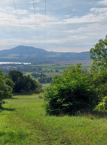 VRCH KALVÁRIE s výhledem na Úštěcko, FOTO: Marta Knauerová, 8/2024