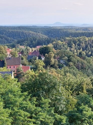 VRCH KALVÁRIE s výhledem na Úštěcko, FOTO: Marta Knauerová, 8/2024